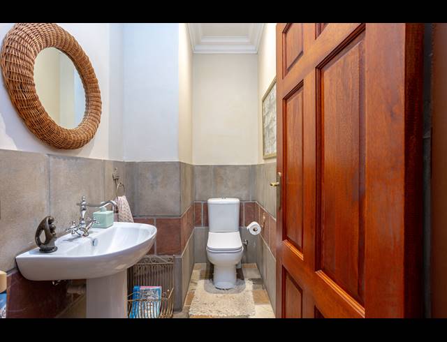 6 BEDROOM FREEHOLD TO LET IN CONSTANTIA